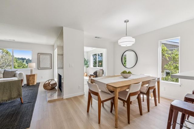 17 Thoreau Cir, Mill Valley, CA 94941