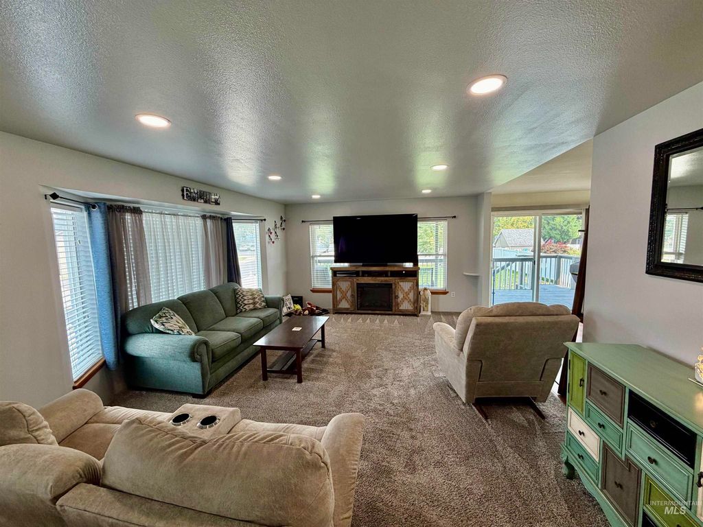 1936 Birch Ave, Lewiston, ID 83501 photo 2