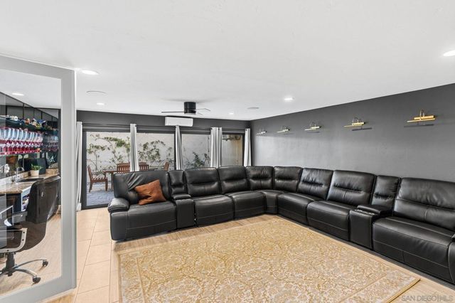 16710 Caminito De Las Palmas, San Diego, CA 92127