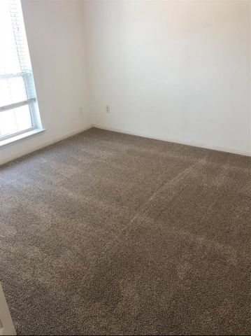 102 N Queenscliff Circle, Spring, TX 77382