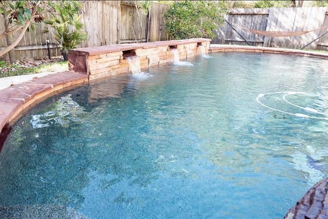 102 N Queenscliff Circle, Spring, TX 77382