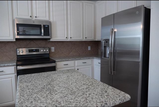 102 N Queenscliff Circle, Spring, TX 77382