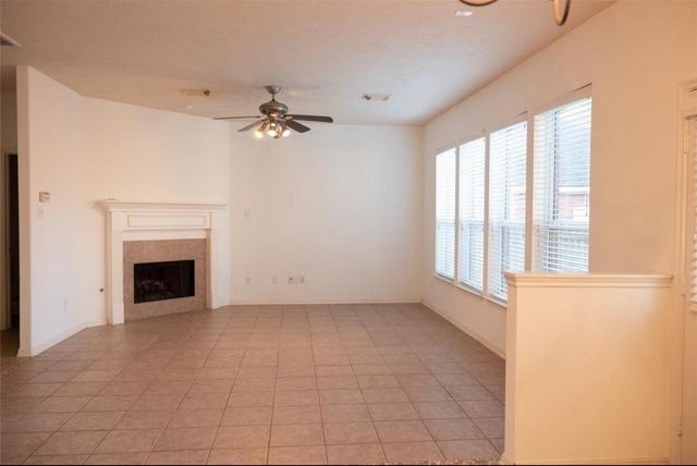 102 N Queenscliff Circle, Spring, TX 77382