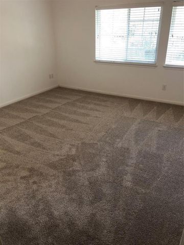 102 N Queenscliff Circle, Spring, TX 77382