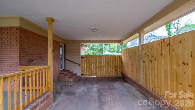 1211 Campus Street, Charlotte, NC 28216