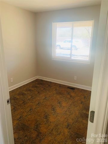 1211 Campus Street, Charlotte, NC 28216