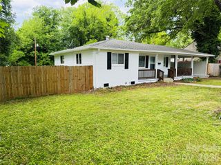 1211 Campus Street, Charlotte, NC 28216