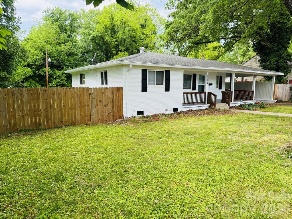 1211 Campus Street, Charlotte, NC 28216