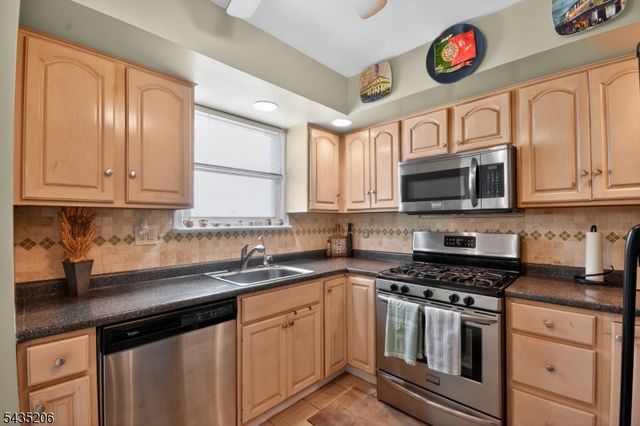 128 White Oak Ter, Belleville Twp., NJ 07109