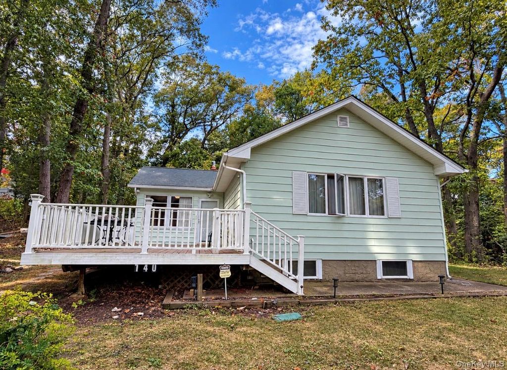 140 Hallock Landing Road, Rocky Point, NY 11778 — photo 2