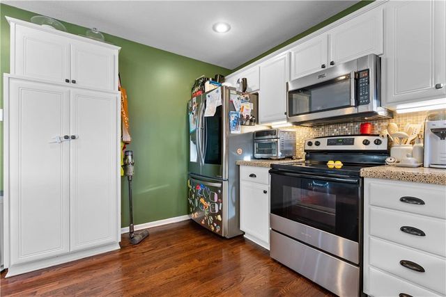 1309 NE Chowning Drive, Kansas City, MO 64155