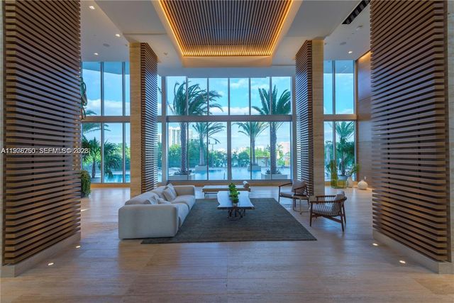 16385 Biscayne Blvd 1102, North Miami Beach, FL 33160