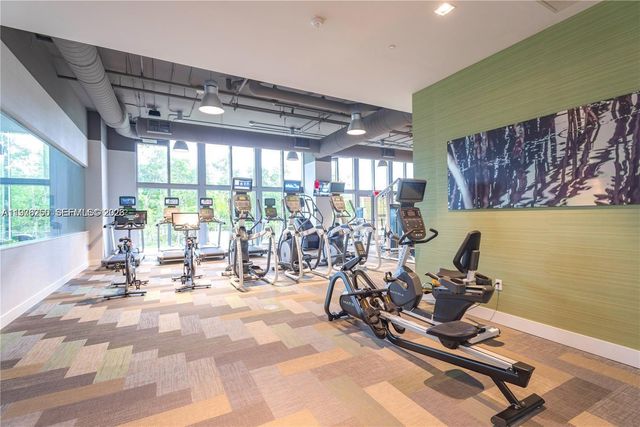 16385 Biscayne Blvd 1102, North Miami Beach, FL 33160