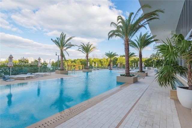 16385 Biscayne Blvd 1102, North Miami Beach, FL 33160