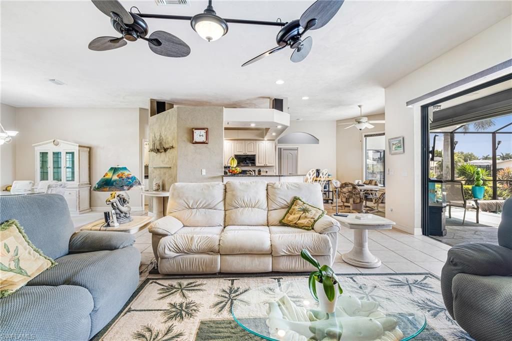 Image 17 of property listing at 2510 SE 23rd PL, Cape Coral, FL 33904