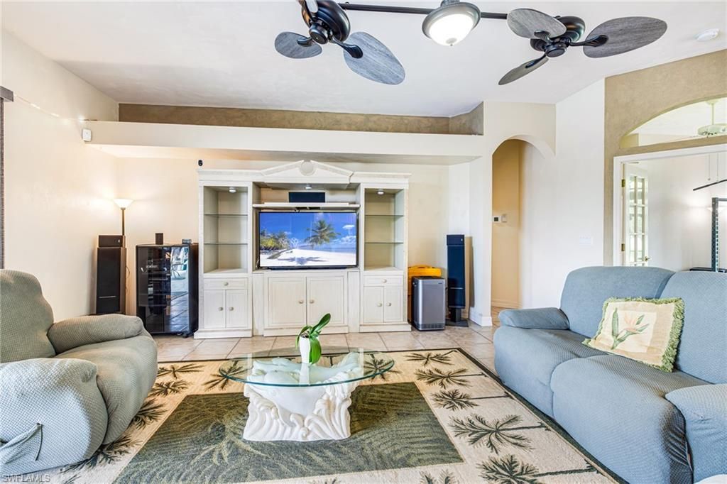 Image 20 of property listing at 2510 SE 23rd PL, Cape Coral, FL 33904