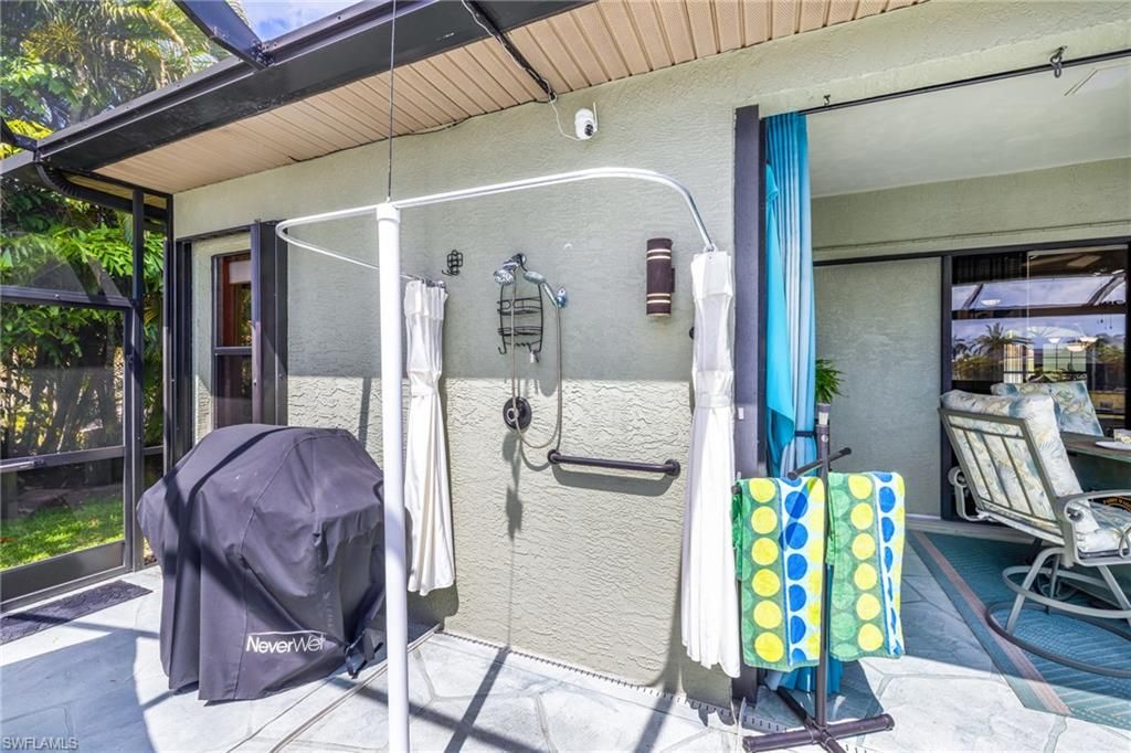 Image 39 of property listing at 2510 SE 23rd PL, Cape Coral, FL 33904
