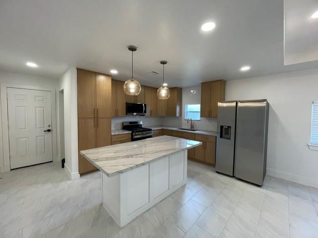 109 Del Monte Lane, Highlands, TX 77562