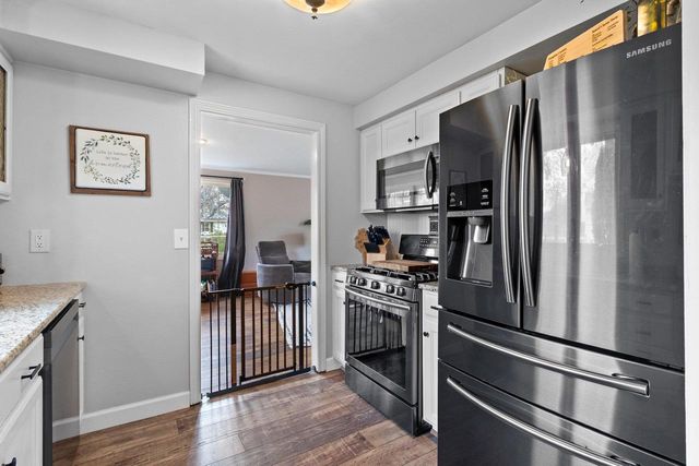 525 E BRIAR LANE, Green Bay, WI 54301