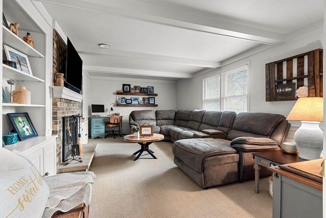 525 E BRIAR LANE, Green Bay, WI 54301