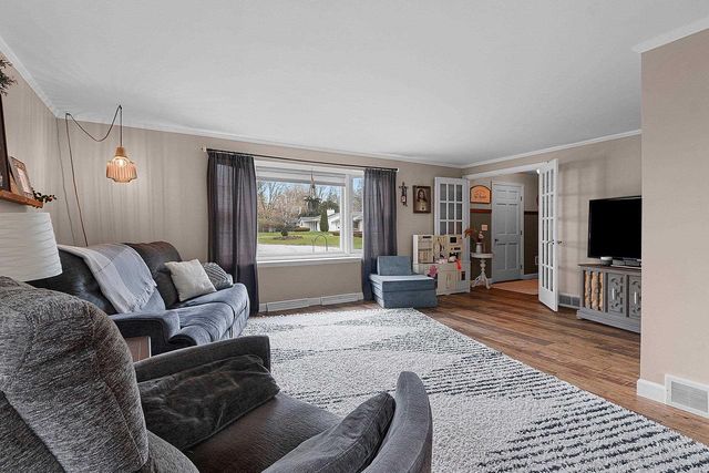 525 E BRIAR LANE, Green Bay, WI 54301