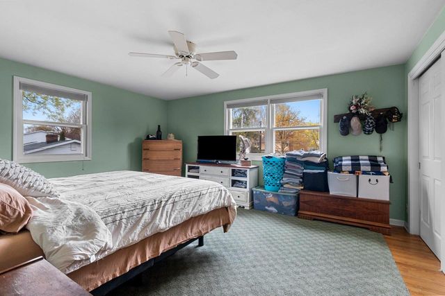 525 E BRIAR LANE, Green Bay, WI 54301