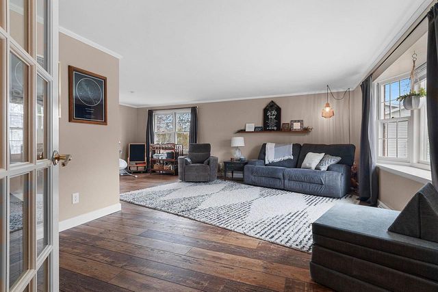 525 E BRIAR LANE, Green Bay, WI 54301
