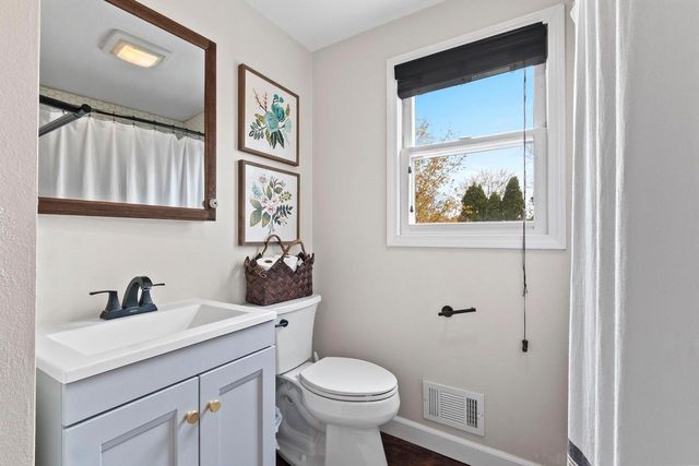 525 E BRIAR LANE, Green Bay, WI 54301