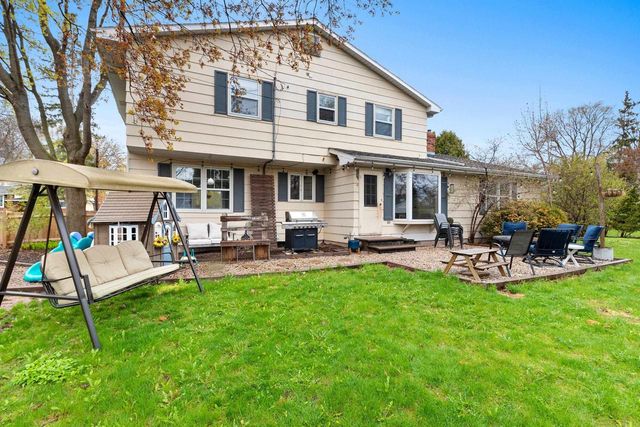525 E BRIAR LANE, Green Bay, WI 54301