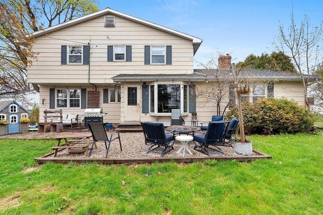 525 E BRIAR LANE, Green Bay, WI 54301