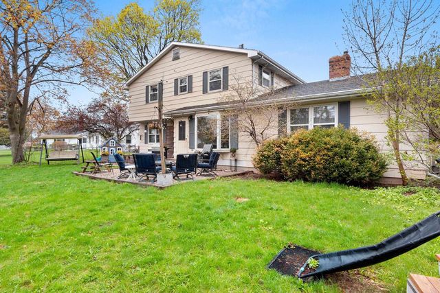 525 E BRIAR LANE, Green Bay, WI 54301