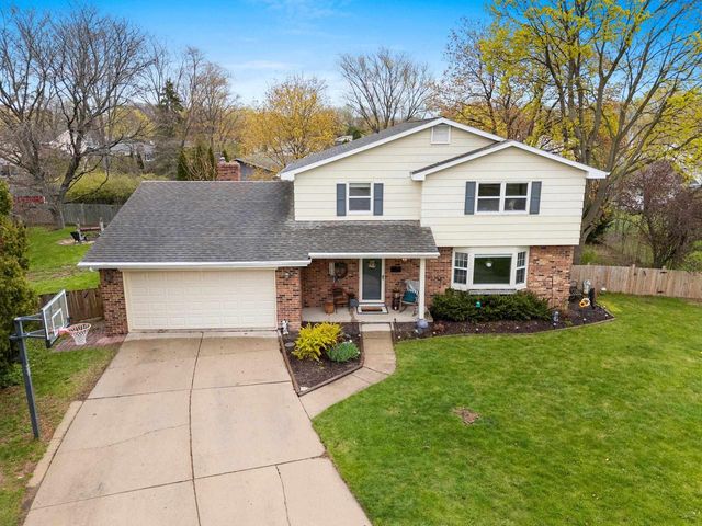 525 E BRIAR LANE, Green Bay, WI 54301