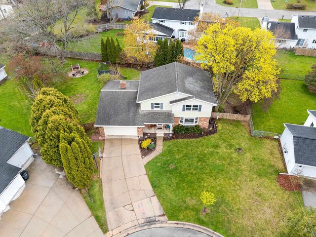 525 E BRIAR LANE, Green Bay, WI 54301