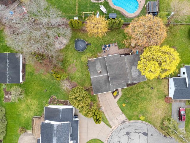 525 E BRIAR LANE, Green Bay, WI 54301