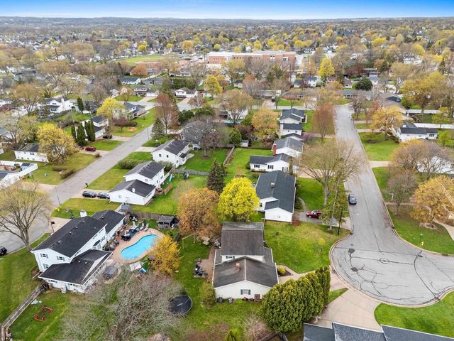 525 E BRIAR LANE, Green Bay, WI 54301