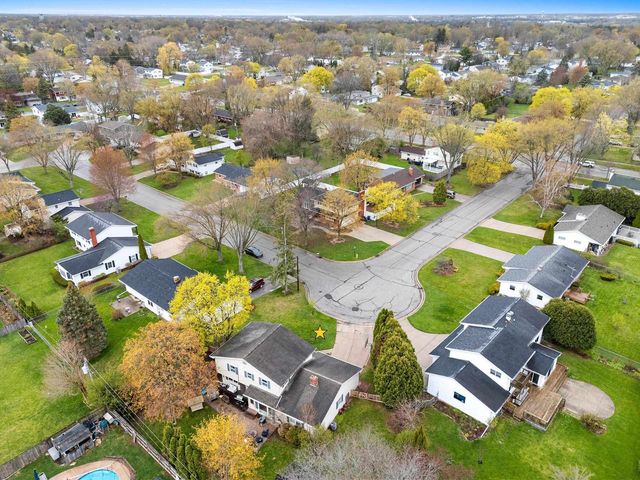 525 E BRIAR LANE, Green Bay, WI 54301