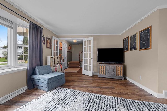 525 E BRIAR LANE, Green Bay, WI 54301