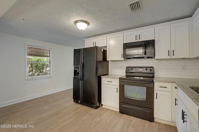 9062 2ND Avenue, Jacksonville, FL 32208