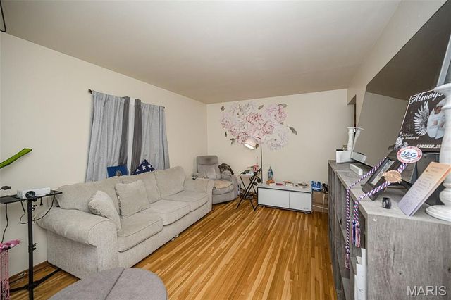 3924 Geraldine Avenue, St Ann, MO 63074