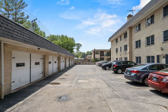 1039 N Harlem Avenue 1SC, Oak Park, IL 60302