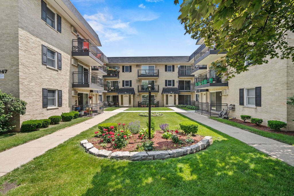1039 N Harlem Avenue 1SC, Oak Park, IL 60302
