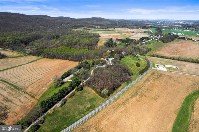 6759 E MOULSTOWN RD, Hanover, PA 17331
