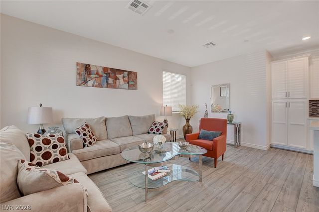 7320 North Decatur Boulevard 5, Las Vegas, NV 89131