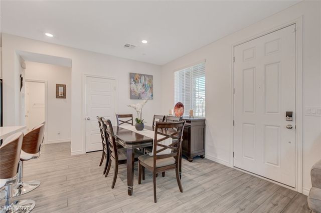 7320 North Decatur Boulevard 5, Las Vegas, NV 89131