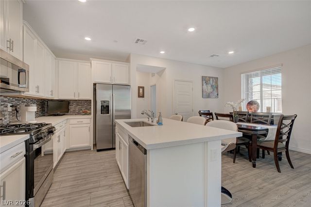 7320 North Decatur Boulevard 5, Las Vegas, NV 89131