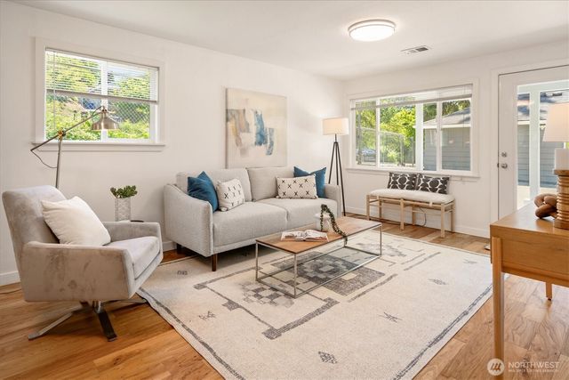 2315 S Bateman Street, Seattle, WA 98108