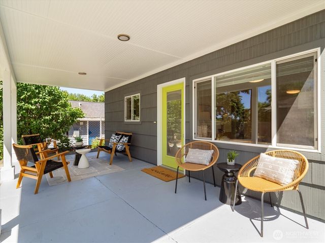 2315 S Bateman Street, Seattle, WA 98108