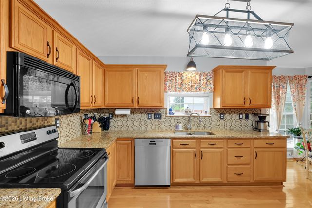 2005 Manning Pl, La Grange, KY 40031