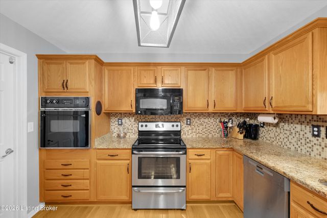 2005 Manning Pl, La Grange, KY 40031