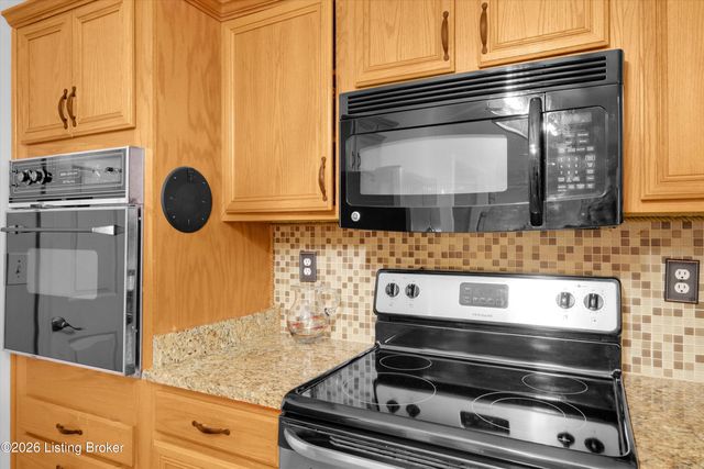 2005 Manning Pl, La Grange, KY 40031